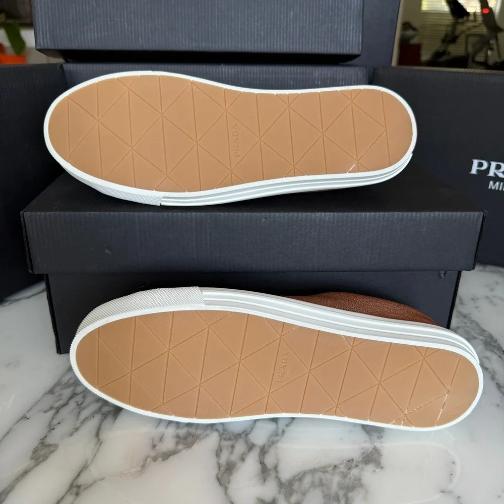Prada‎ Milano 2EE448 Mens Brown Pebbled Leather Low Top Sneakers, UK 8.5